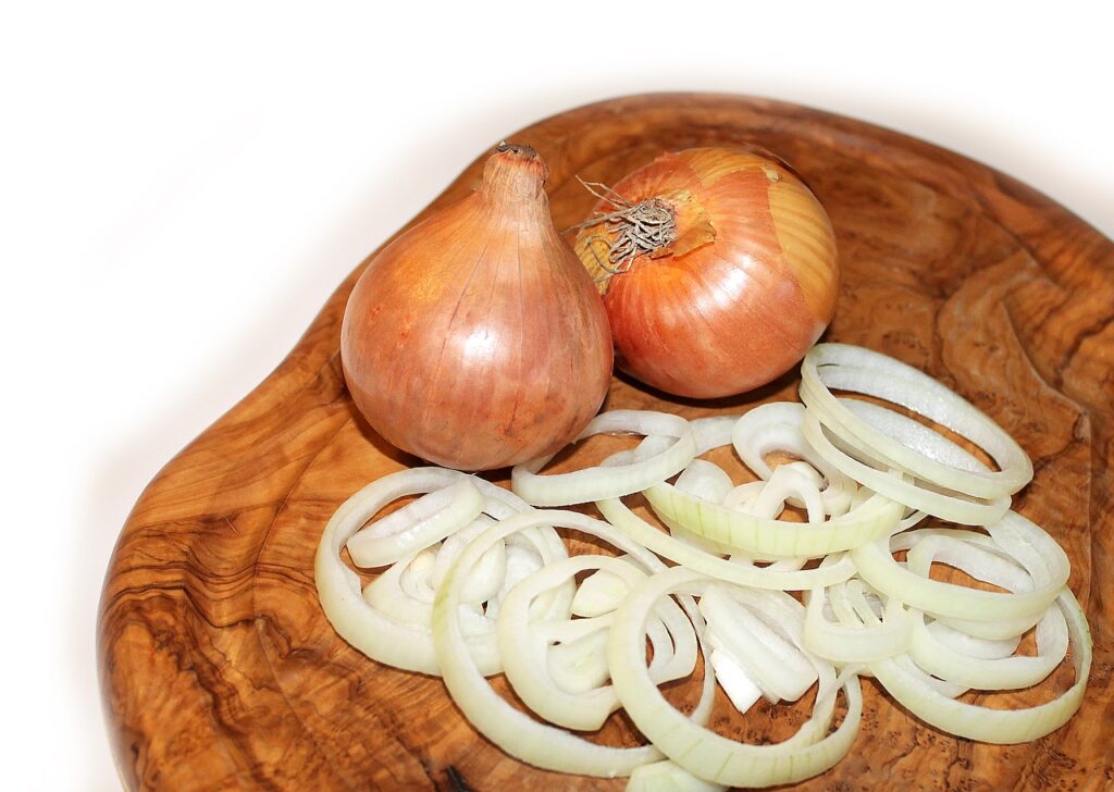 onion, chopping board, food-657497.jpg